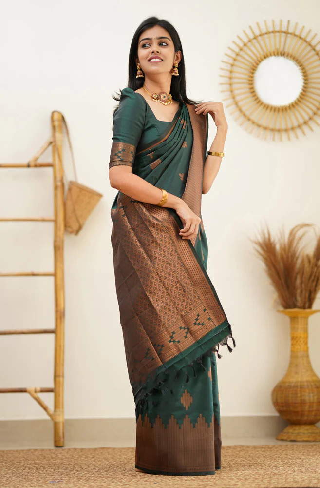 Invaluable Dark Green Soft Silk Saree With Desiring Blouse Piece - Image 3