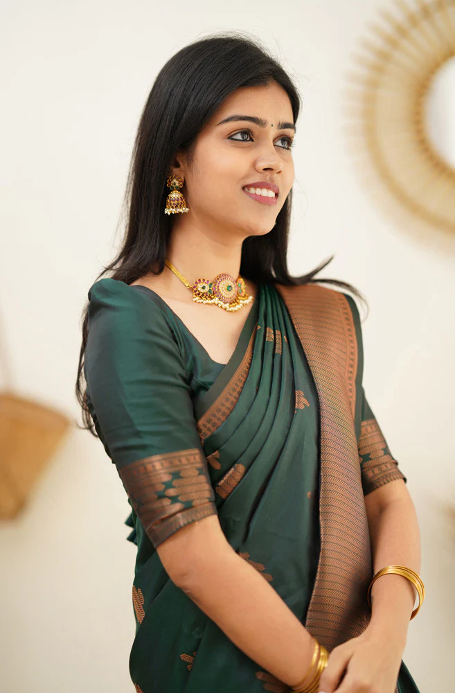 Invaluable Dark Green Soft Silk Saree With Desiring Blouse Piece - Image 7