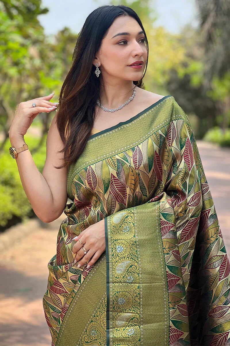 Invaluable Green Kanjivaram Silk Saree With Intricate Blouse Piece - Image 2