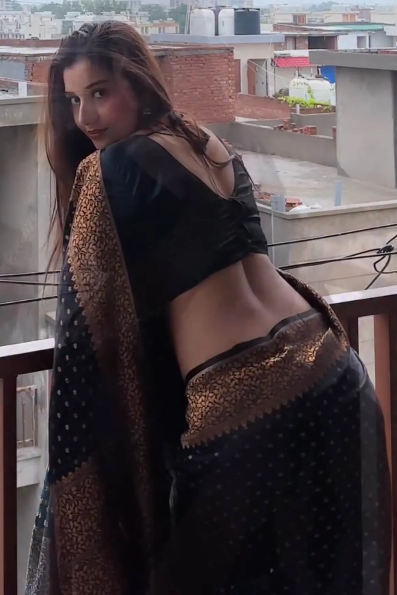 Jazzy Black Soft Silk Saree With Comely Blouse Piece - Image 4