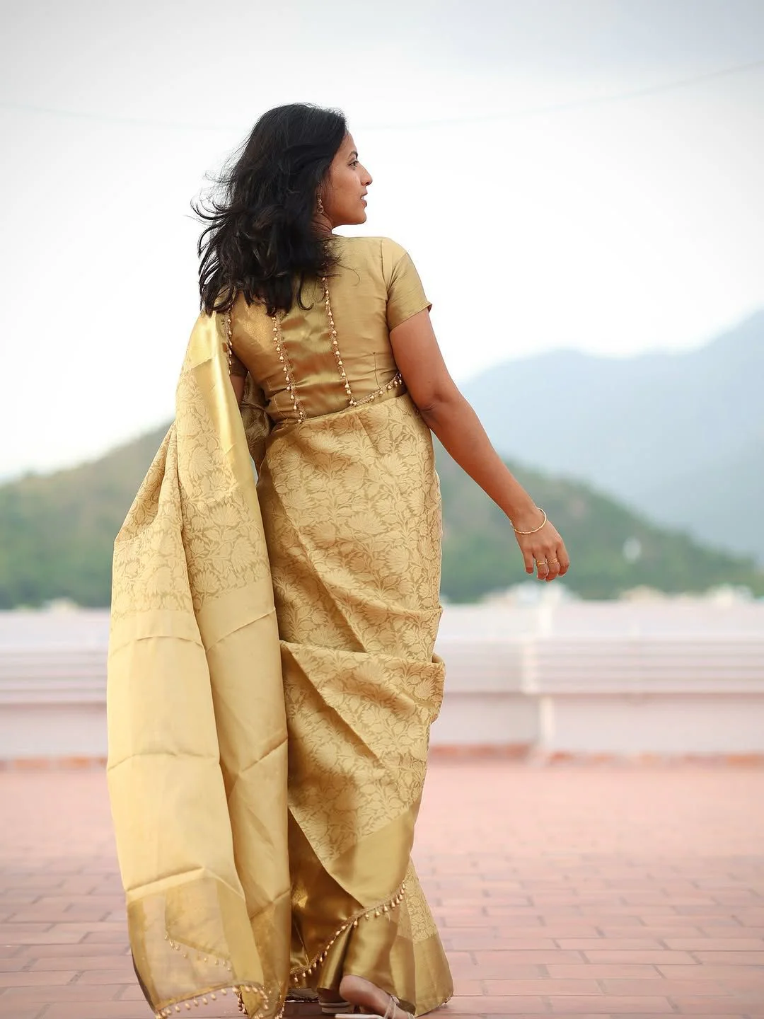 Lagniappe Golden Soft Tissue Silk Saree With Petrichor Blouse Piece - Image 8