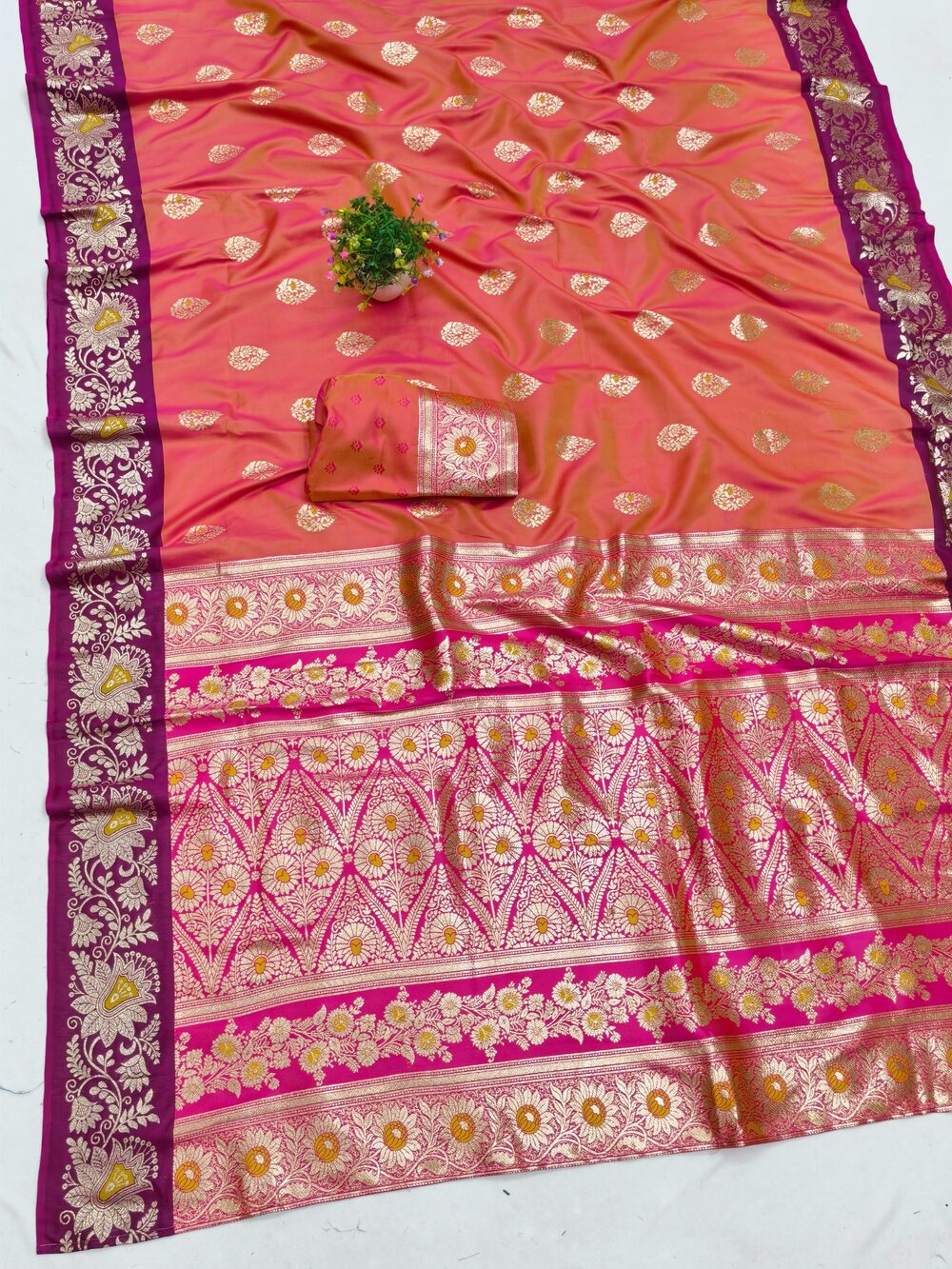 Lagniappe Pink Pure Zari Weaving Banarasi Silk Saree With Sophisticated Blouse Piece - Image 3