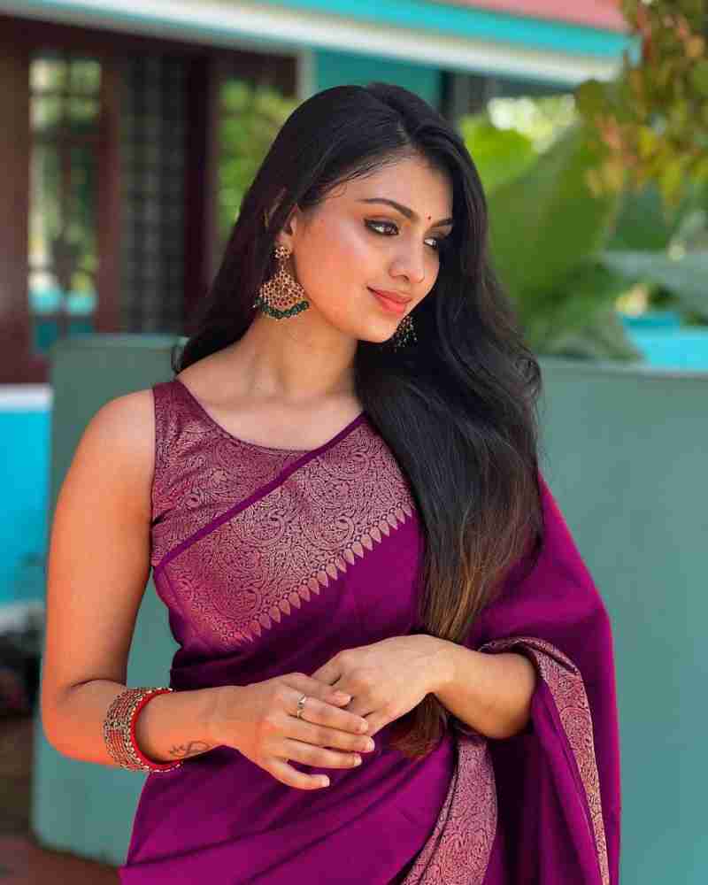 Lassitude Purple Soft Silk Saree With Gratifying Blouse Piece - Image 3