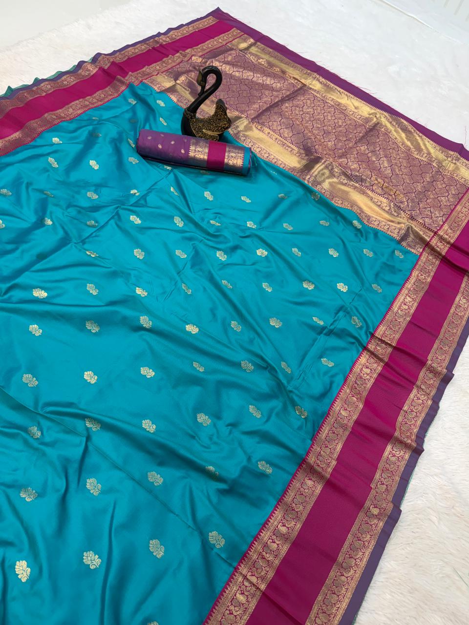 Lissome Firozi Soft Banarasi Kathpadar Silk Saree With Angelic Blouse Piece - Image 3