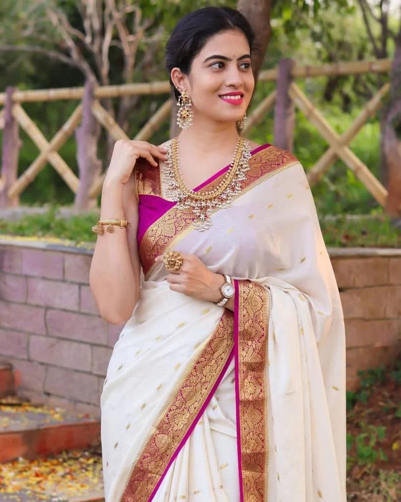 Lissome Off White Soft Silk Saree With Admirable Blouse Piece - Image 5