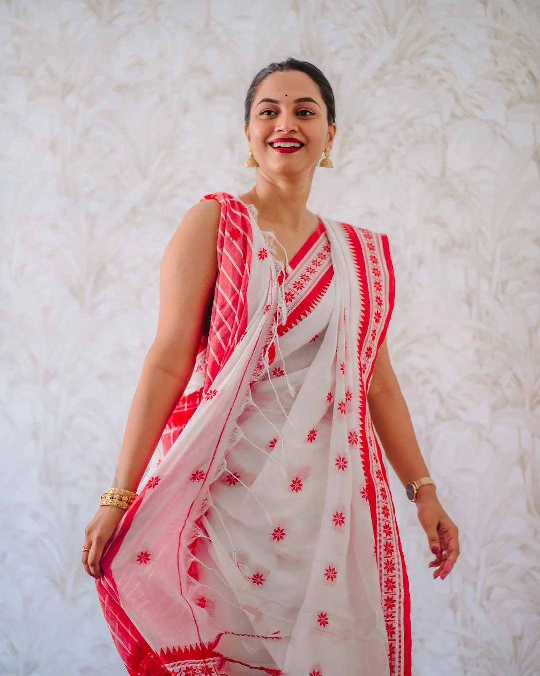 Lissome White Cotton Silk Saree With Smashing Blouse Piece - Image 4