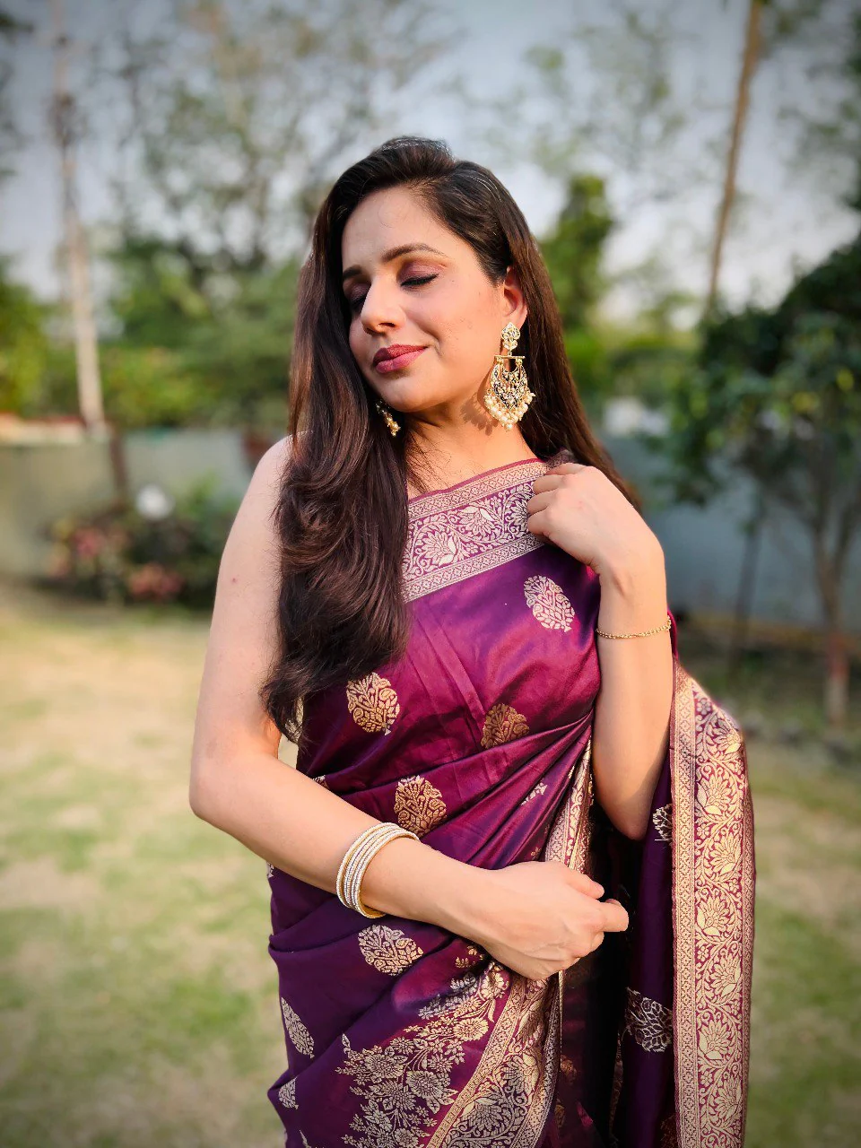 Lissome Wine Soft Silk Saree With Desultory Blouse Piece - Image 2