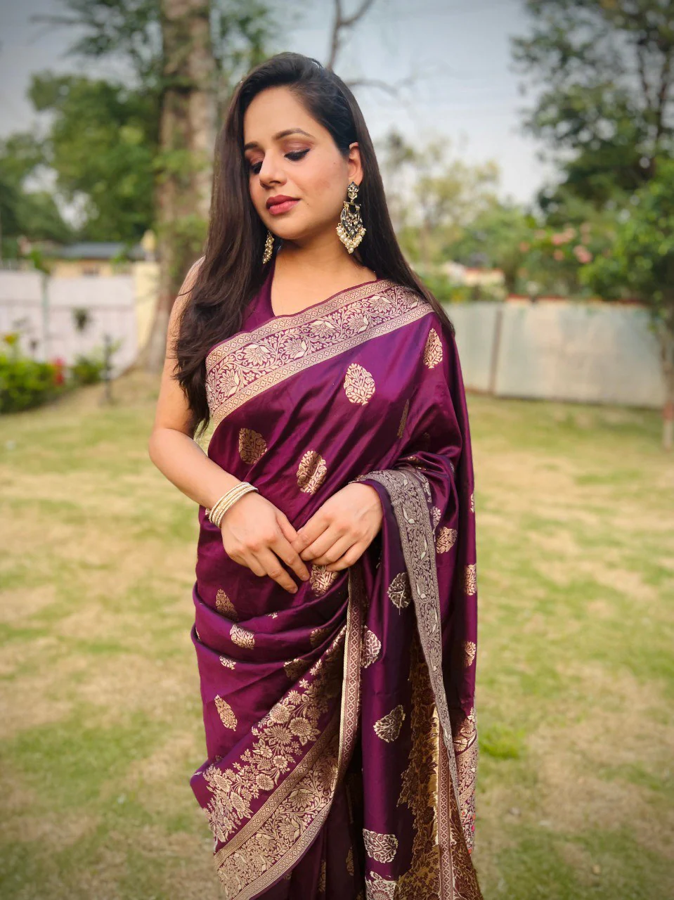 Lissome Wine Soft Silk Saree With Desultory Blouse Piece - Image 4