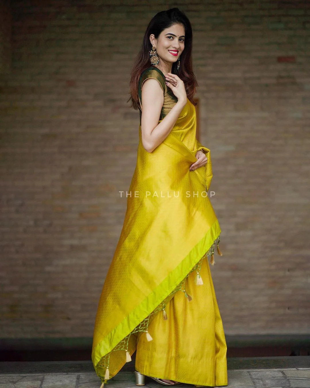 Lissome Yellow Soft Silk Saree with Panoply Blouse Piece - Image 4