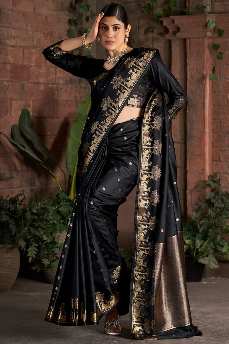 Lovely Black Pure Zari Weaving Banarasi Silk Saree With Gorgeous Blouse Piece - Image 3