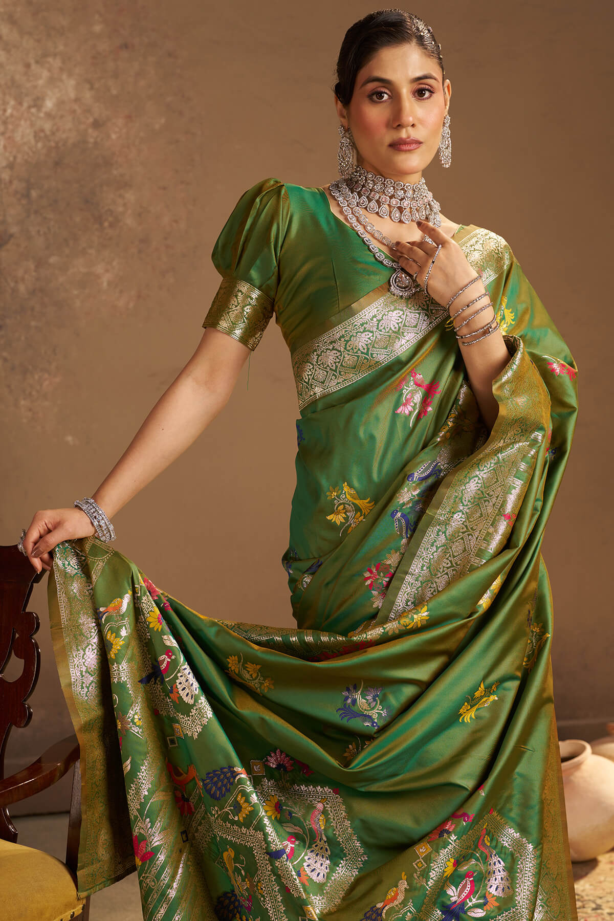 Lovely Green Pure Zari Weaving Banarasi Silk Saree With Nectarous Blouse Piece - Image 2