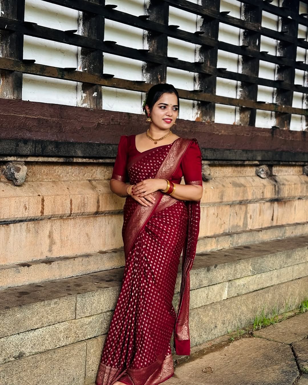 Lovely Wine Soft Silk Saree With Outstanding Blouse Piece - Image 5