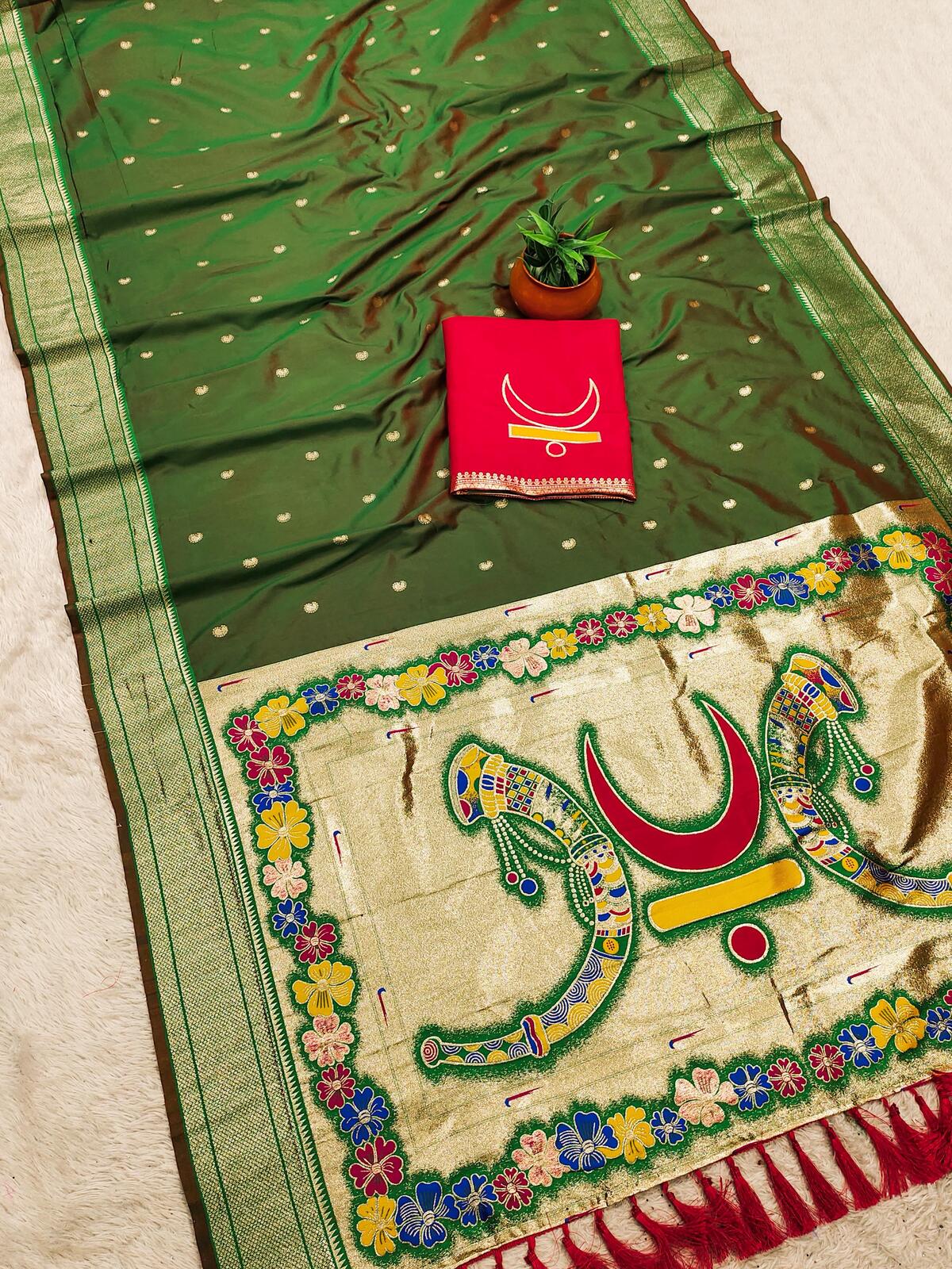 Luminous Green Paithani Silk Saree With Adoring Blouse Piece