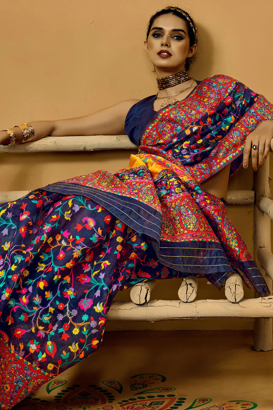 Lustrous Navy Blue Pashmina Saree With Sempiternal Blouse Piece - Image 2