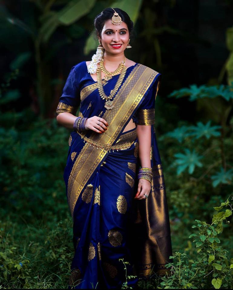 Luxuriant Blue Soft Banarasi Silk Saree With Splendorous Blouse Piece - Image 4