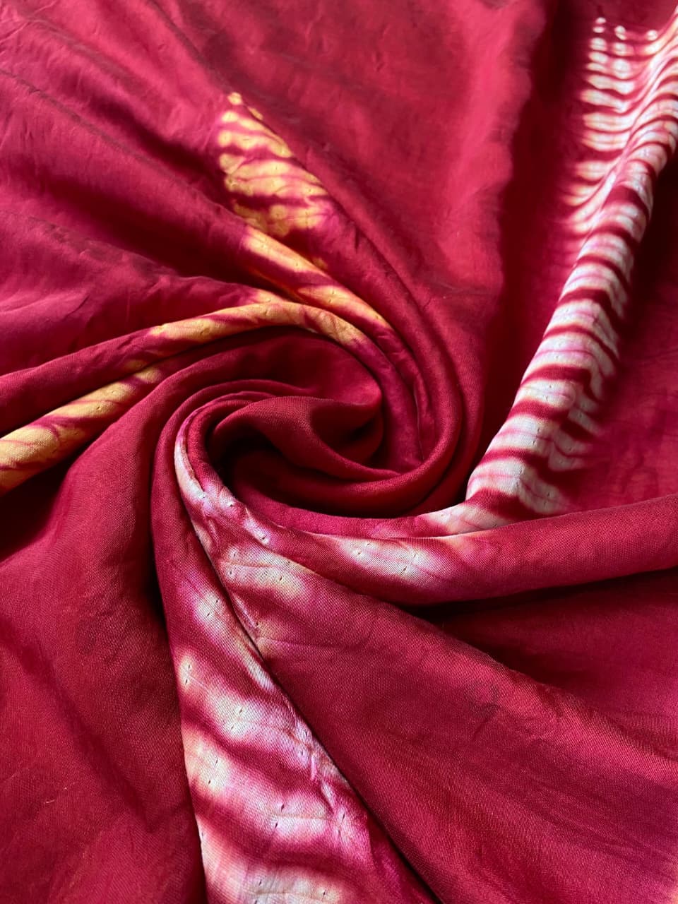 Luxuriant Mustard Bandhej Printed Cotton Silk Saree With Fugacious Blouse Piece - Image 4