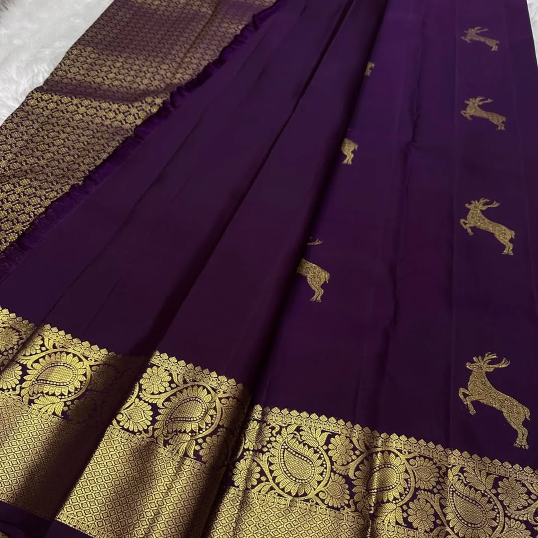 Luxuriant Purple Soft Banarasi Silk Saree With Resplendent Blouse Piece - Image 3