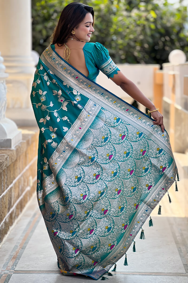Luxuriant Rama Soft Banarasi Silk Saree With Elaborate Blouse Piece - Image 6