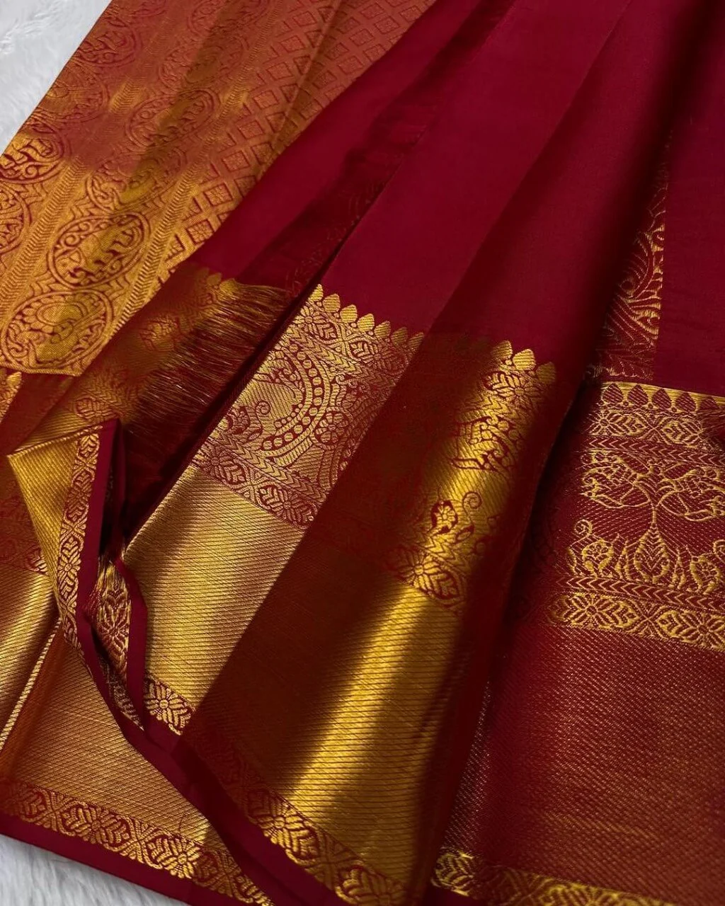 Luxuriant Red Soft Banarasi Silk Saree With Trendy Blouse Piece - Image 4