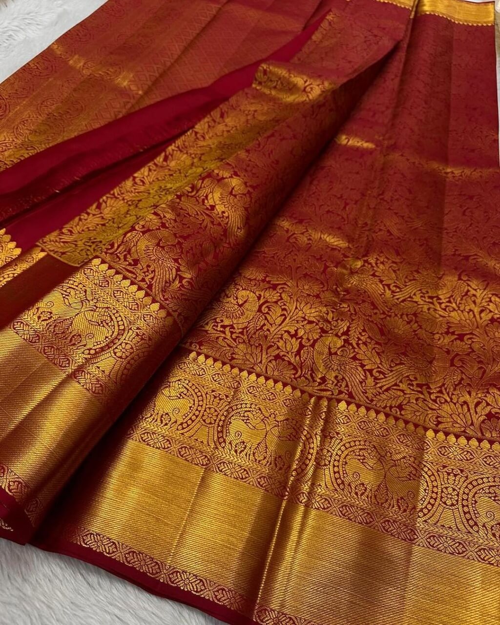 Luxuriant Red Soft Banarasi Silk Saree With Trendy Blouse Piece - Image 5