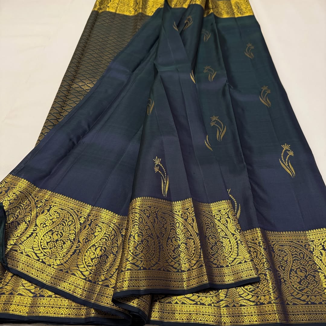Magnetic Navy Blue Pure Zari Weaving Banarasi Silk Saree With Ravishing Blouse Piece - Image 2