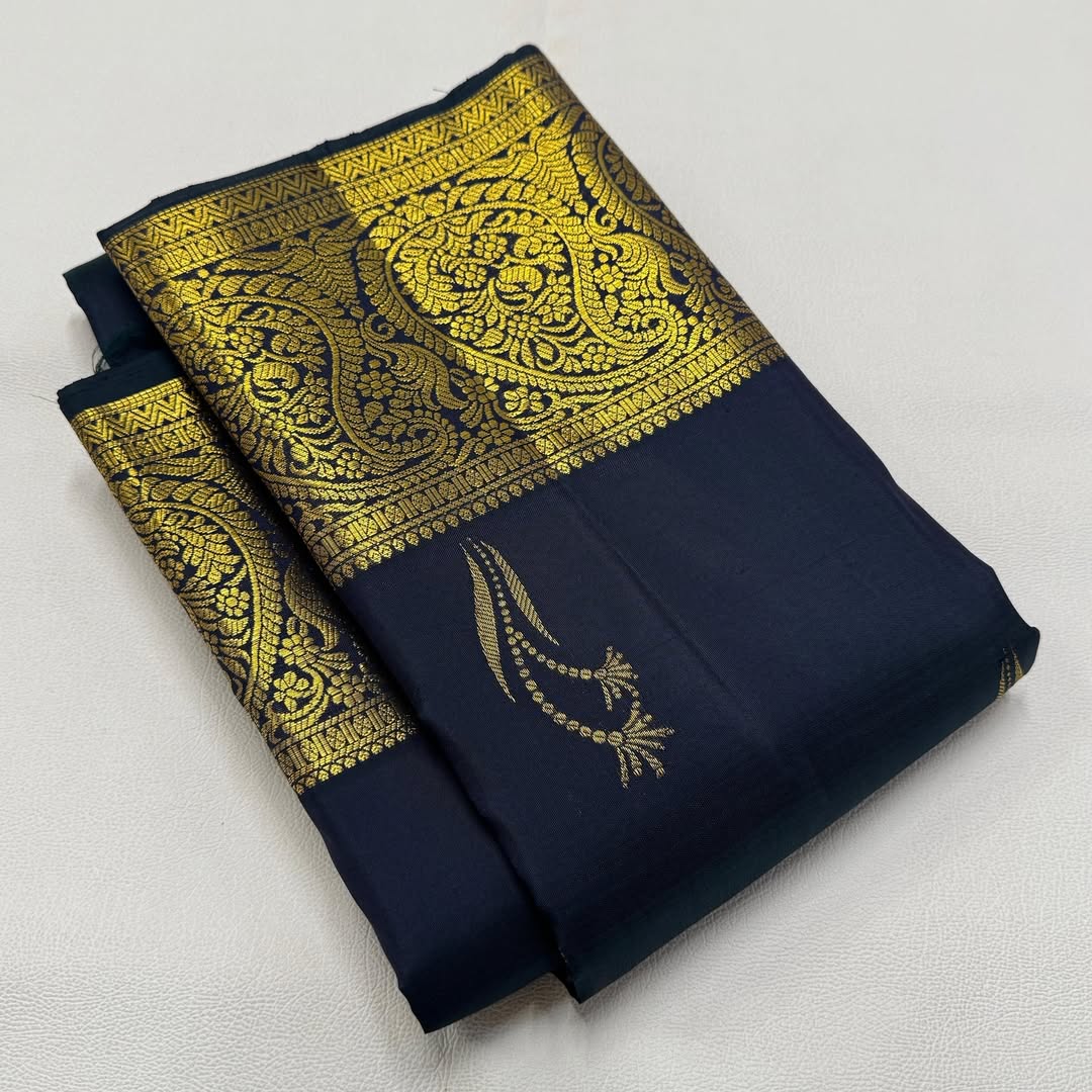 Magnetic Navy Blue Pure Zari Weaving Banarasi Silk Saree With Ravishing Blouse Piece - Image 3