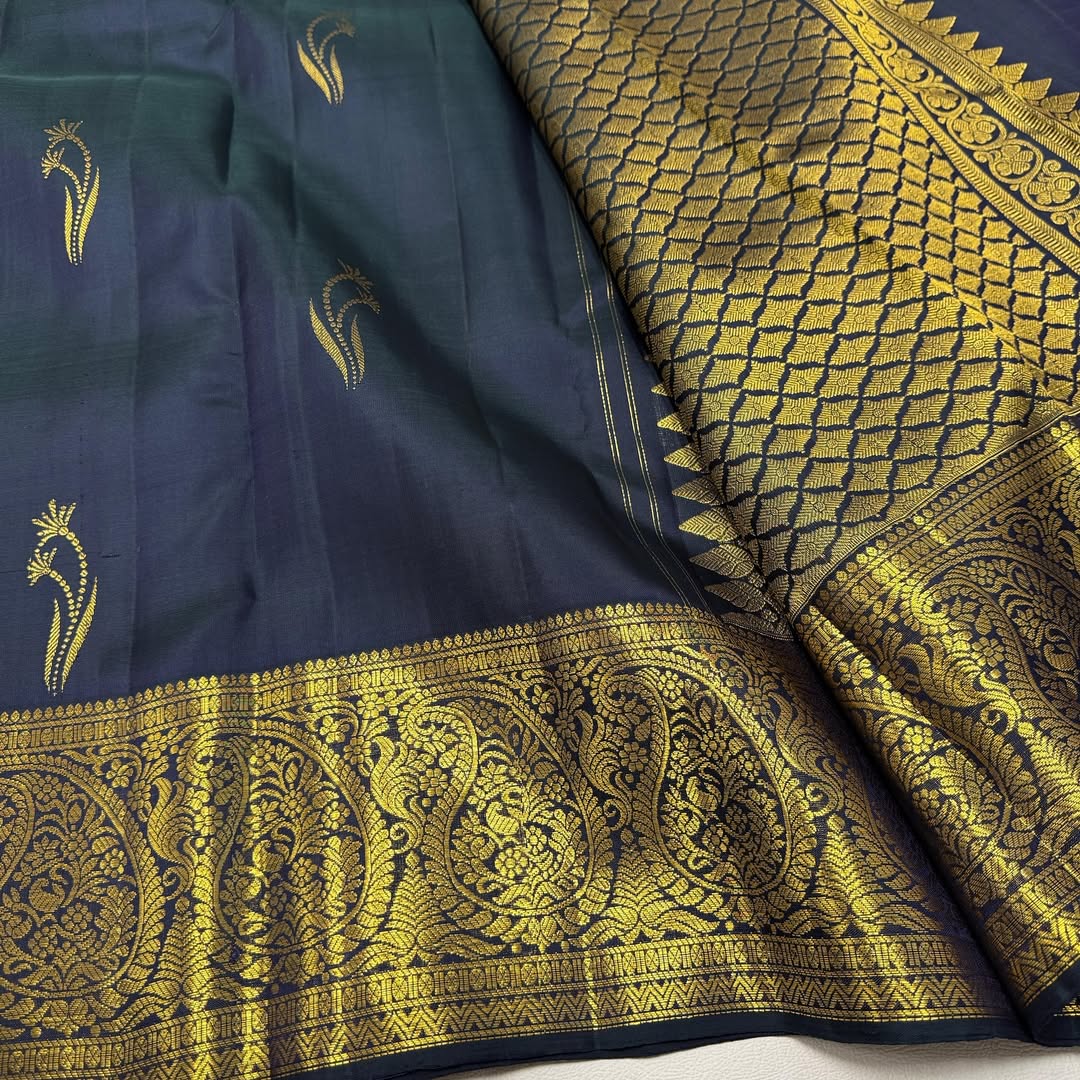 Magnetic Navy Blue Pure Zari Weaving Banarasi Silk Saree With Ravishing Blouse Piece - Image 5