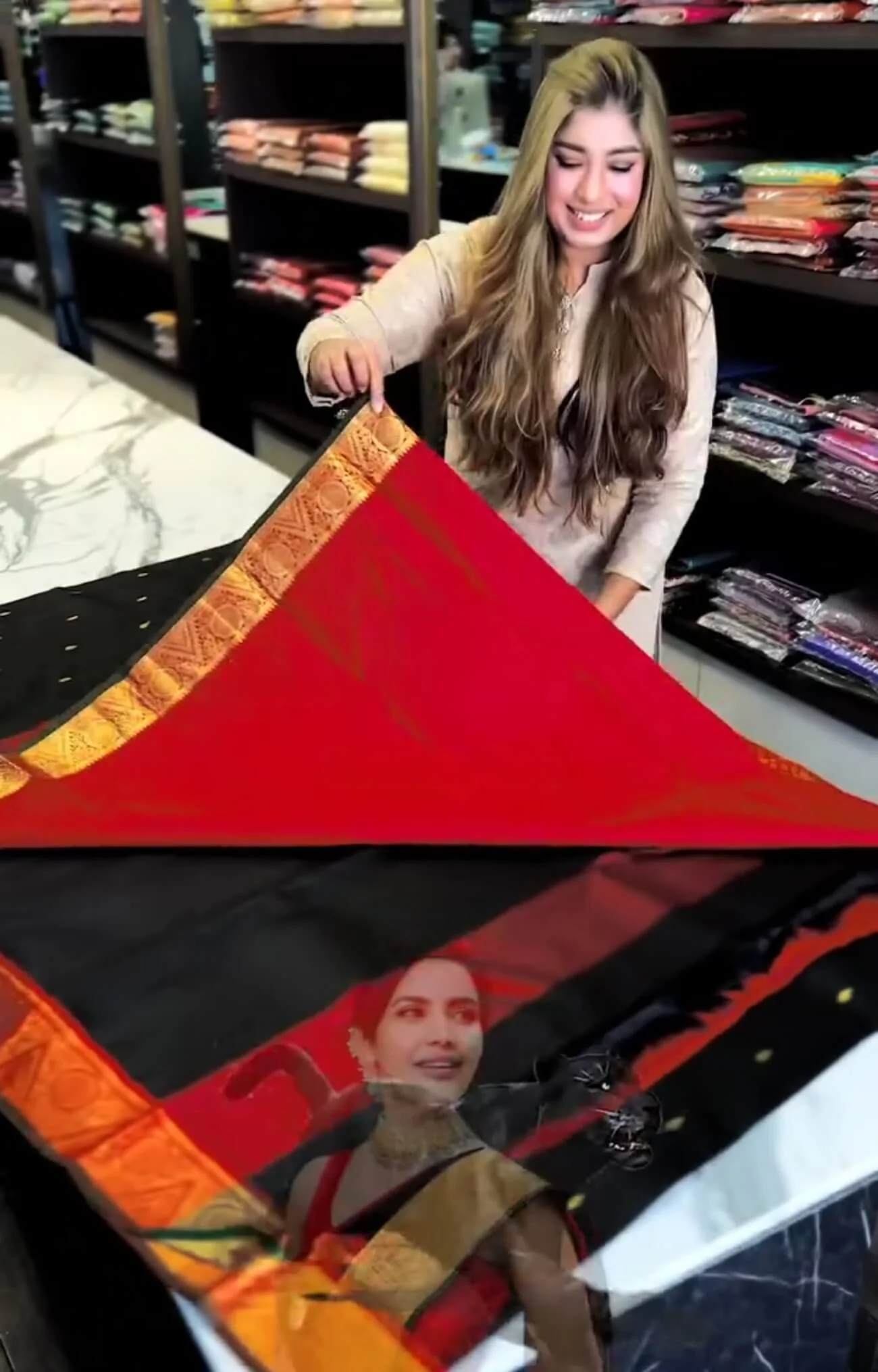 Magnificat Black Soft Banarasi Silk Saree With Confounding  Blouse Piece - Image 5