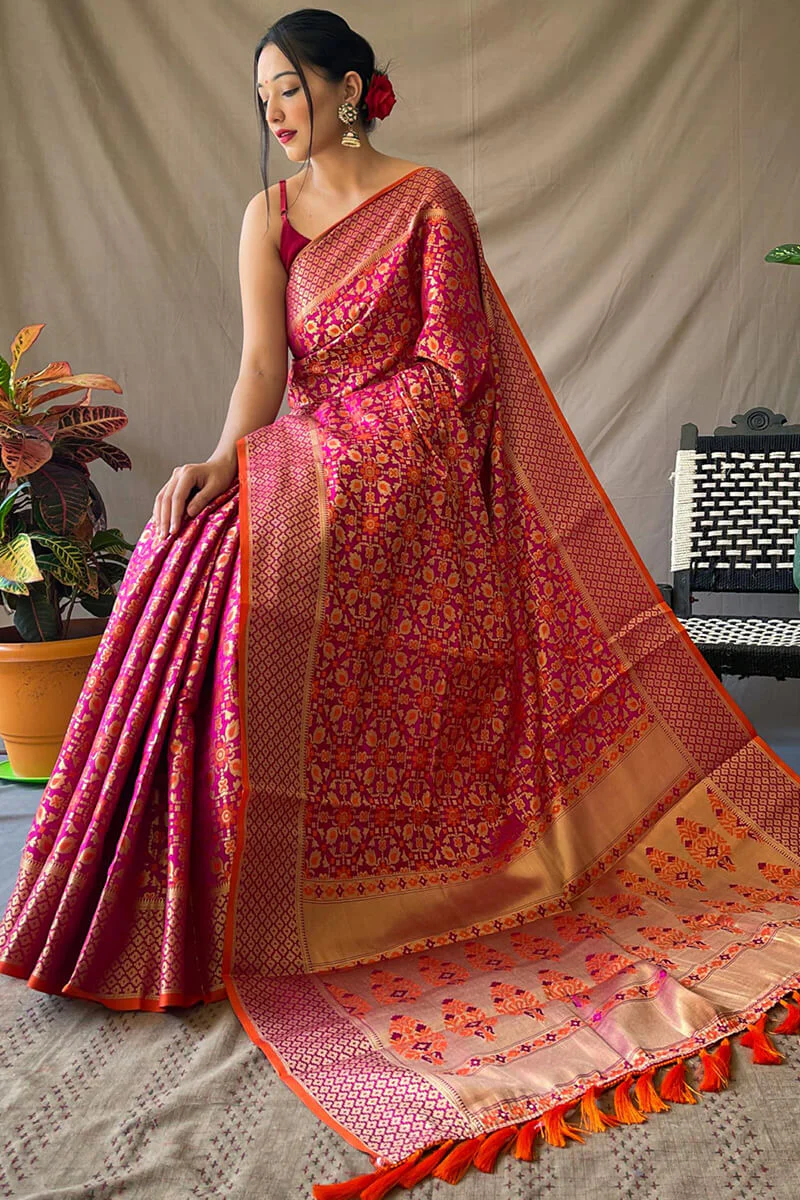 Majestic Dark Pink Patola Silk Saree with Alluring Blouse Piece - Image 3