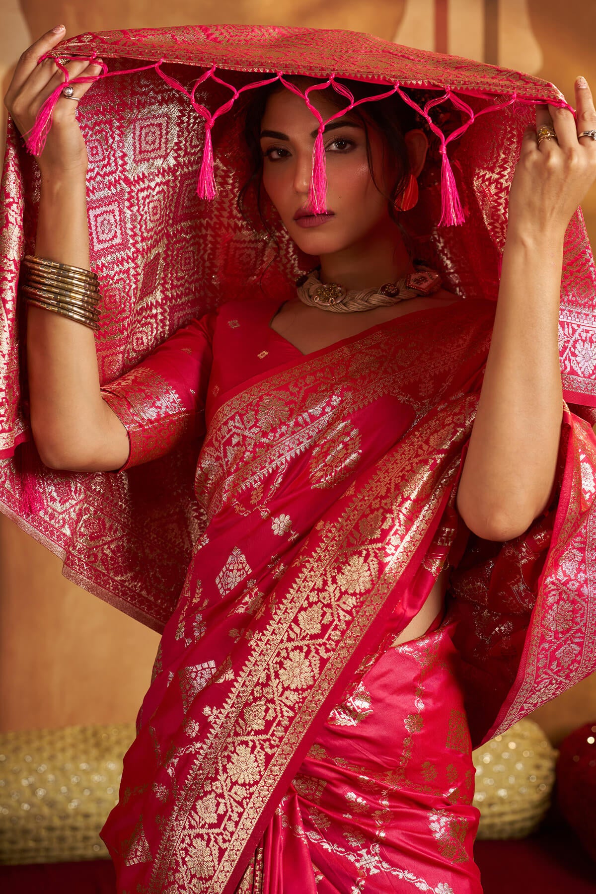 Majestic Dark Pink Pure Banarasi Silk Saree With Whimsical Blouse Piece - Image 4