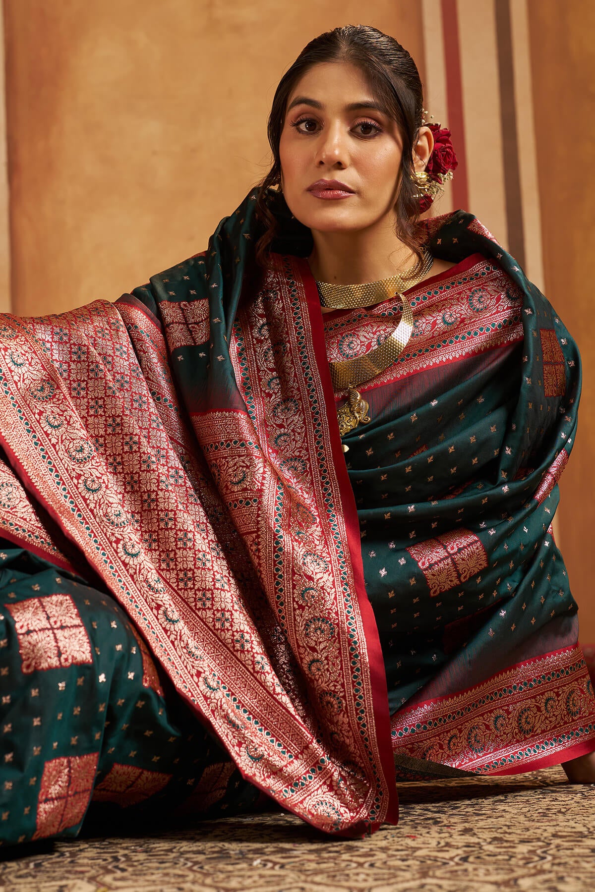 Majesty Dark Green Pure Zari Weaving Banarasi Silk Saree With Profuse Blouse Piece - Image 2