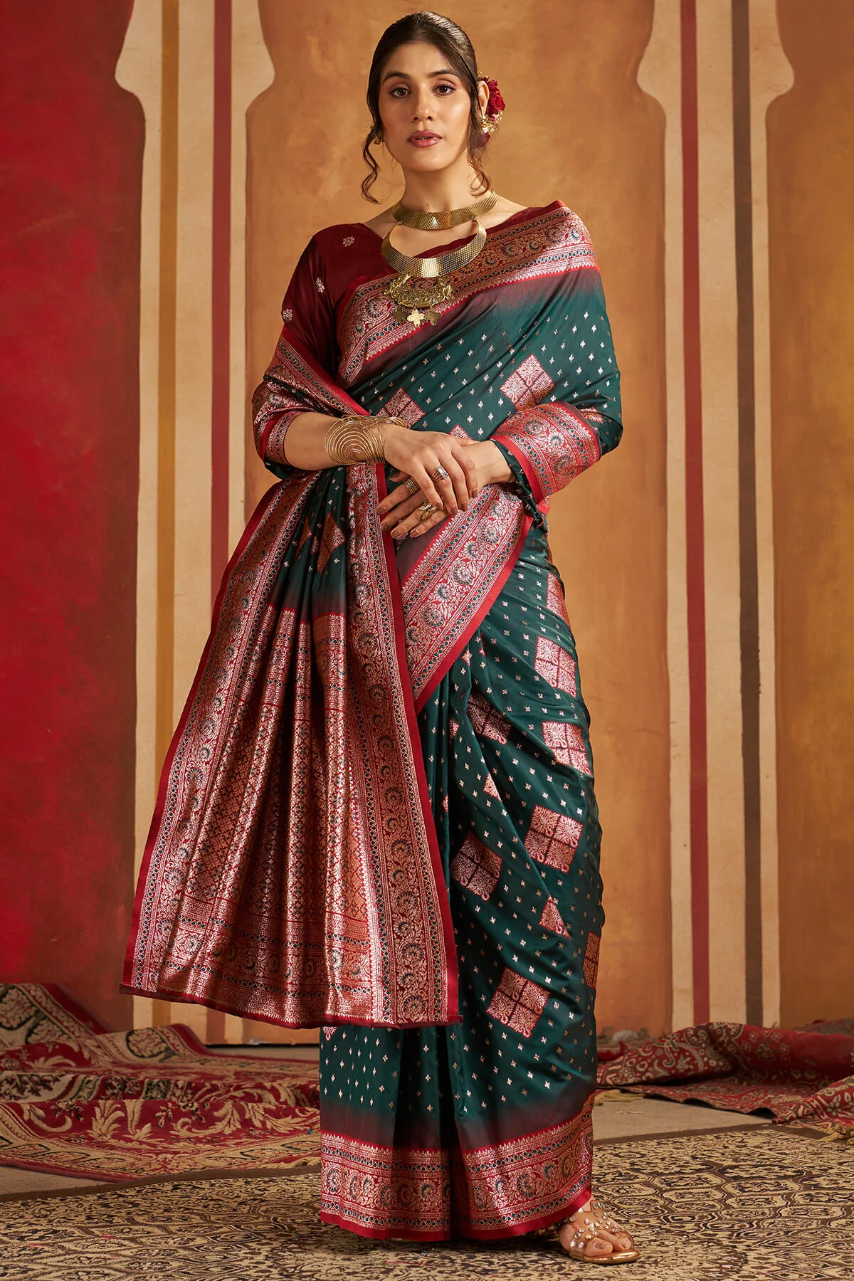 Majesty Dark Green Pure Zari Weaving Banarasi Silk Saree With Profuse Blouse Piece - Image 3
