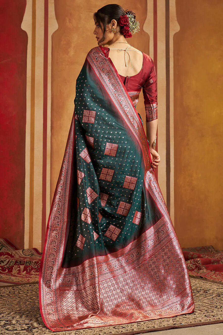 Majesty Dark Green Pure Zari Weaving Banarasi Silk Saree With Profuse Blouse Piece - Image 6
