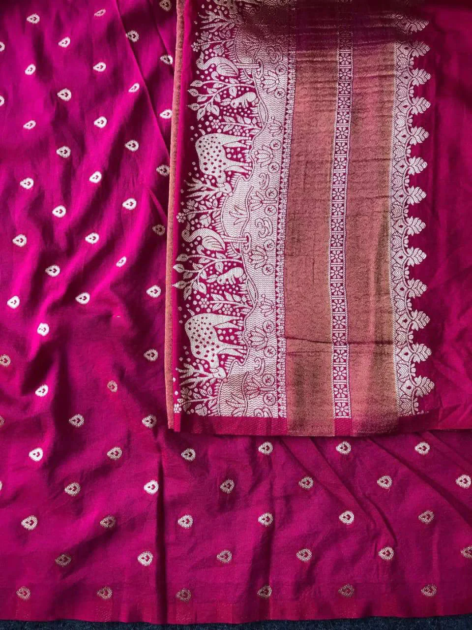 Majesty Dark Pink Banarasi Dola Silk Saree With Fancifull Blouse Piece - Image 4