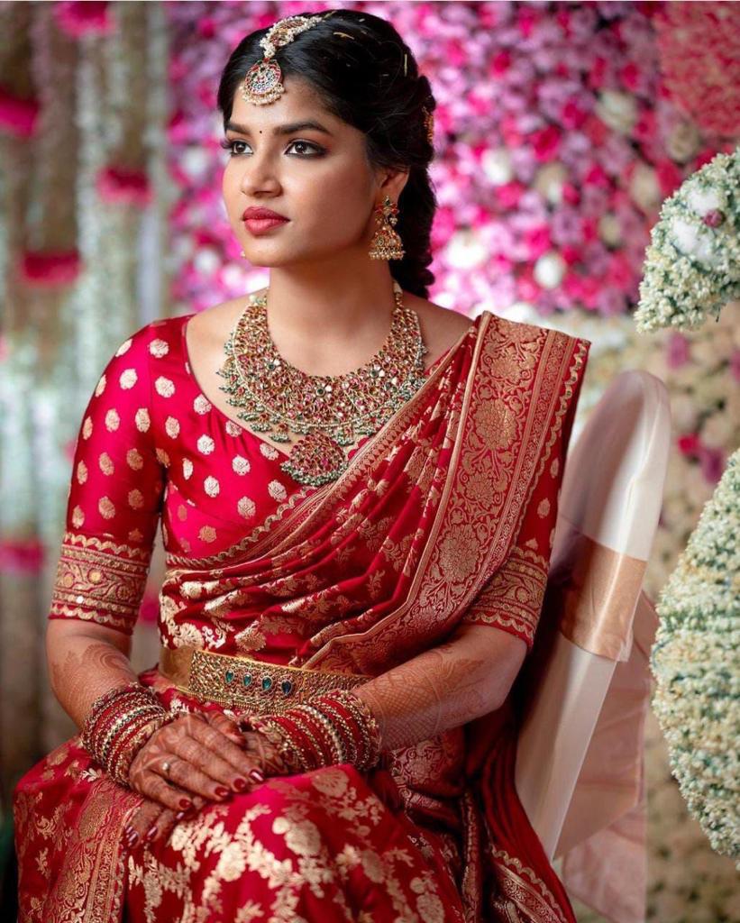 Majesty Red Soft Banarasi Silk Saree With Angelic Blouse Piece - Image 4
