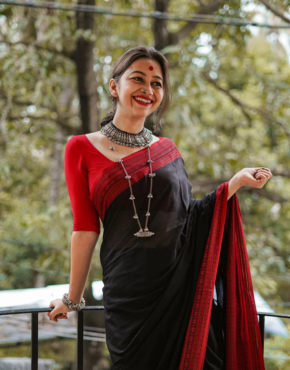 Marvellous Black Cotton Silk Saree With Demanding Blouse Piece - Image 5