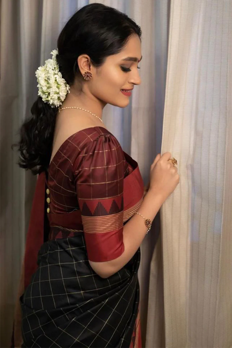 Marvellous Black Soft Silk Saree With Amazing Blouse Piece - Image 4