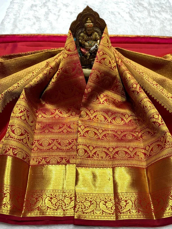 Marvellous Red Pure Zari Weaving Banarasi Silk Saree With Zephyr Blouse Piece - Image 2