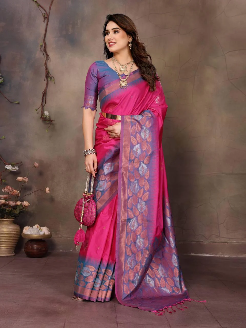 Mellifluous Dark Pink Soft Banarasi Silk Saree With Luxuriant Blouse Piece - Image 3