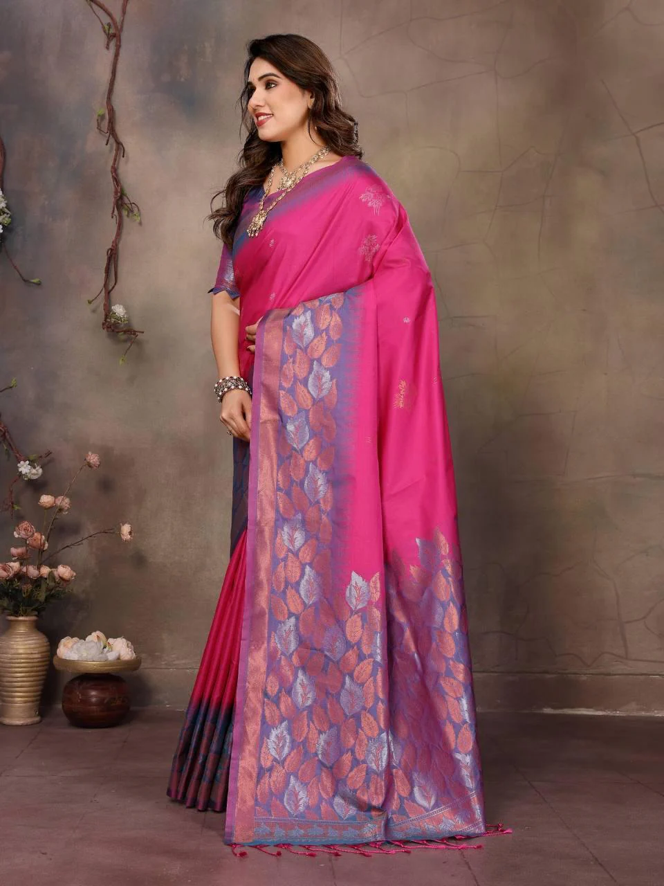 Mellifluous Dark Pink Soft Banarasi Silk Saree With Luxuriant Blouse Piece - Image 5