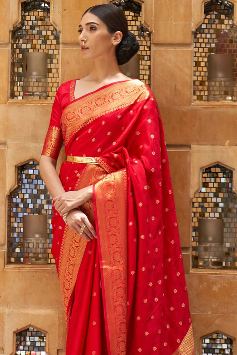 Mellifluous Red Kanjivaram Silk Saree With Panoply Blouse Piece - Image 4