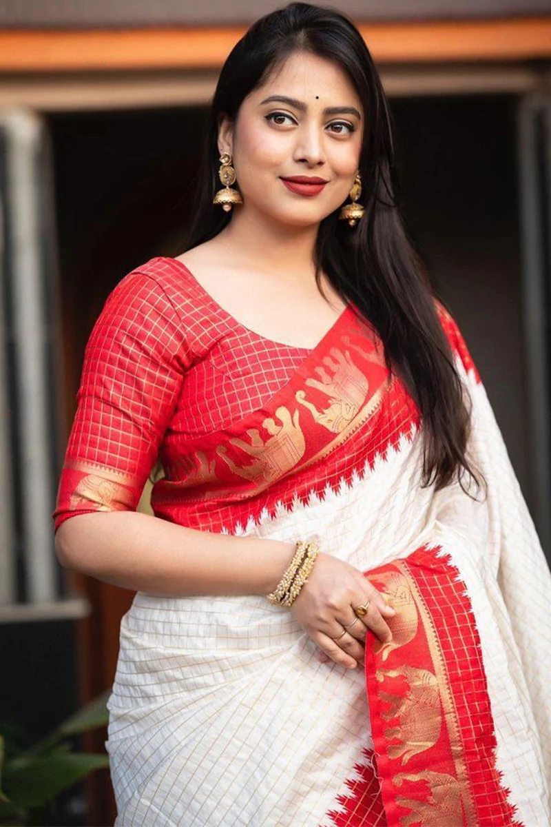 Mesmeric Off White Soft Silk Saree With Enticing Blouse Piece - Image 3
