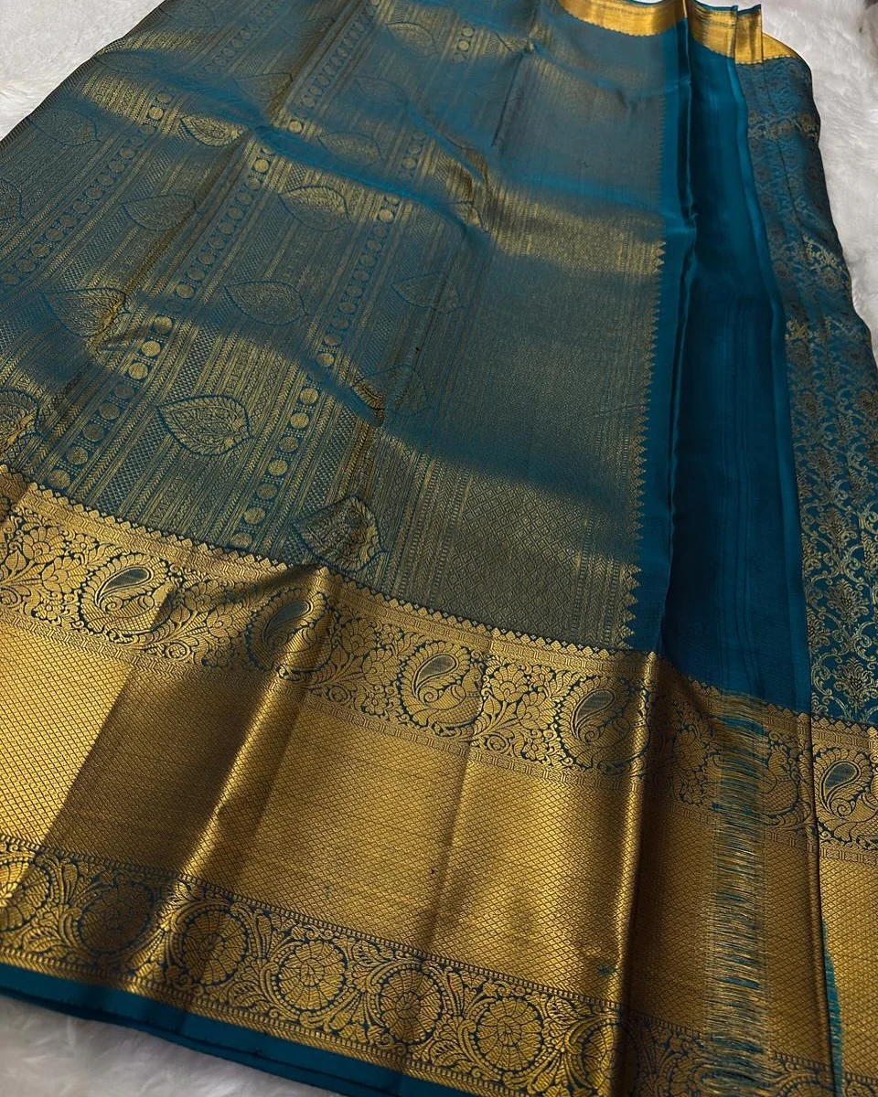 Mesmeric Rama Soft Banarasi Silk Saree With Breathtaking Blouse Piece - Image 3