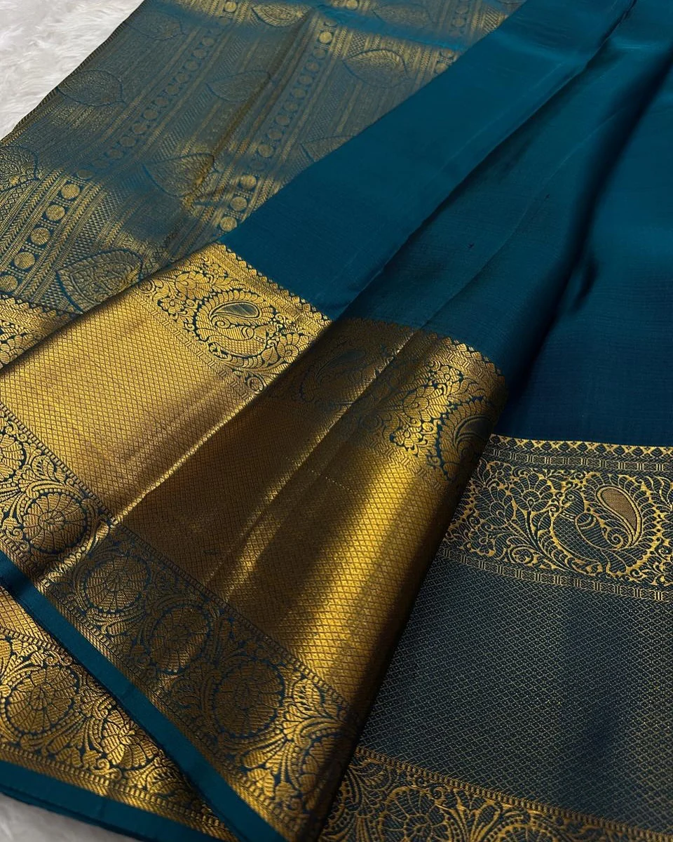 Mesmeric Rama Soft Banarasi Silk Saree With Breathtaking Blouse Piece - Image 4