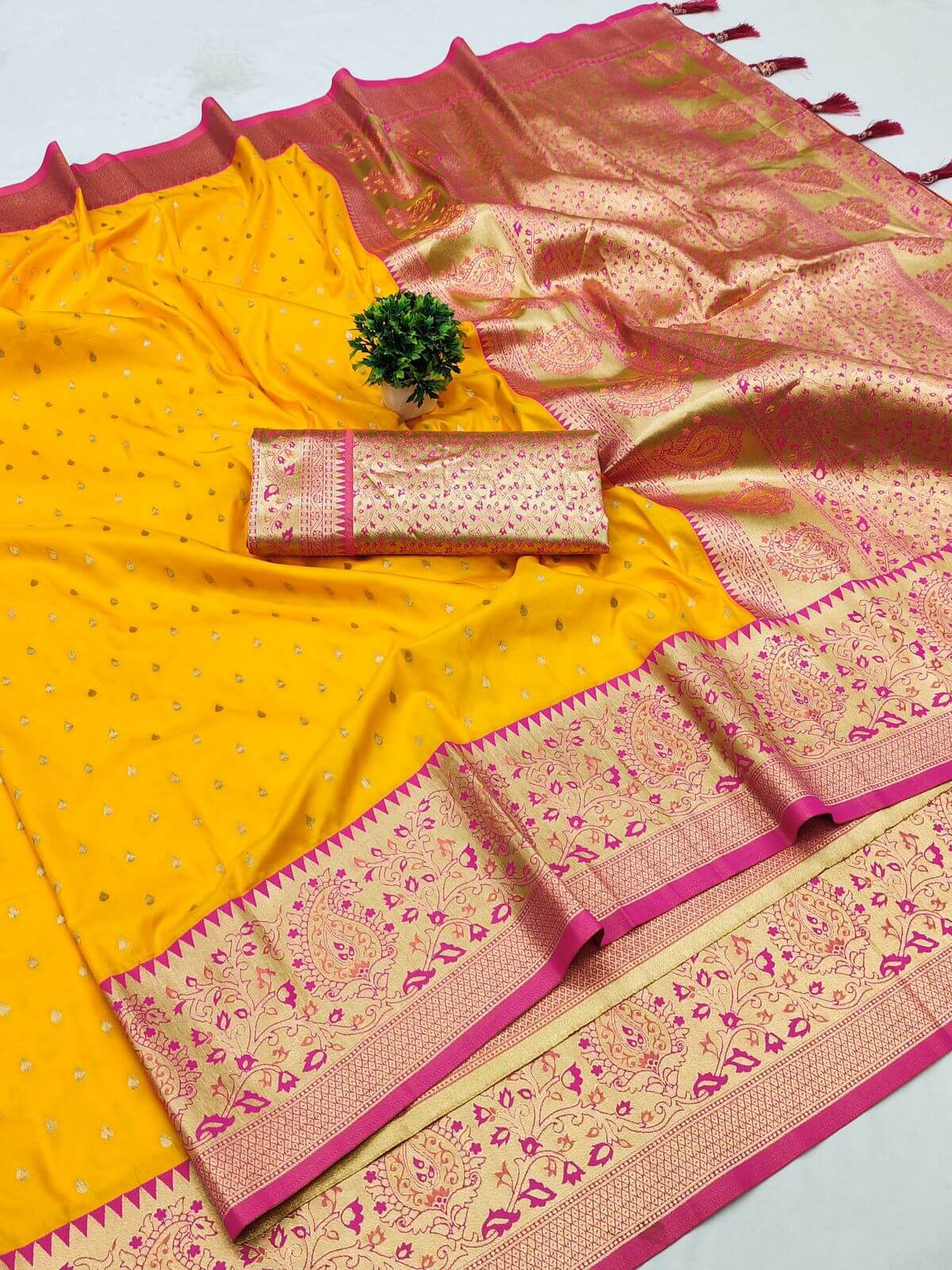 Mesmeric Yellow Soft Banarasi Silk Saree With Twirling Blouse Piece - Image 6