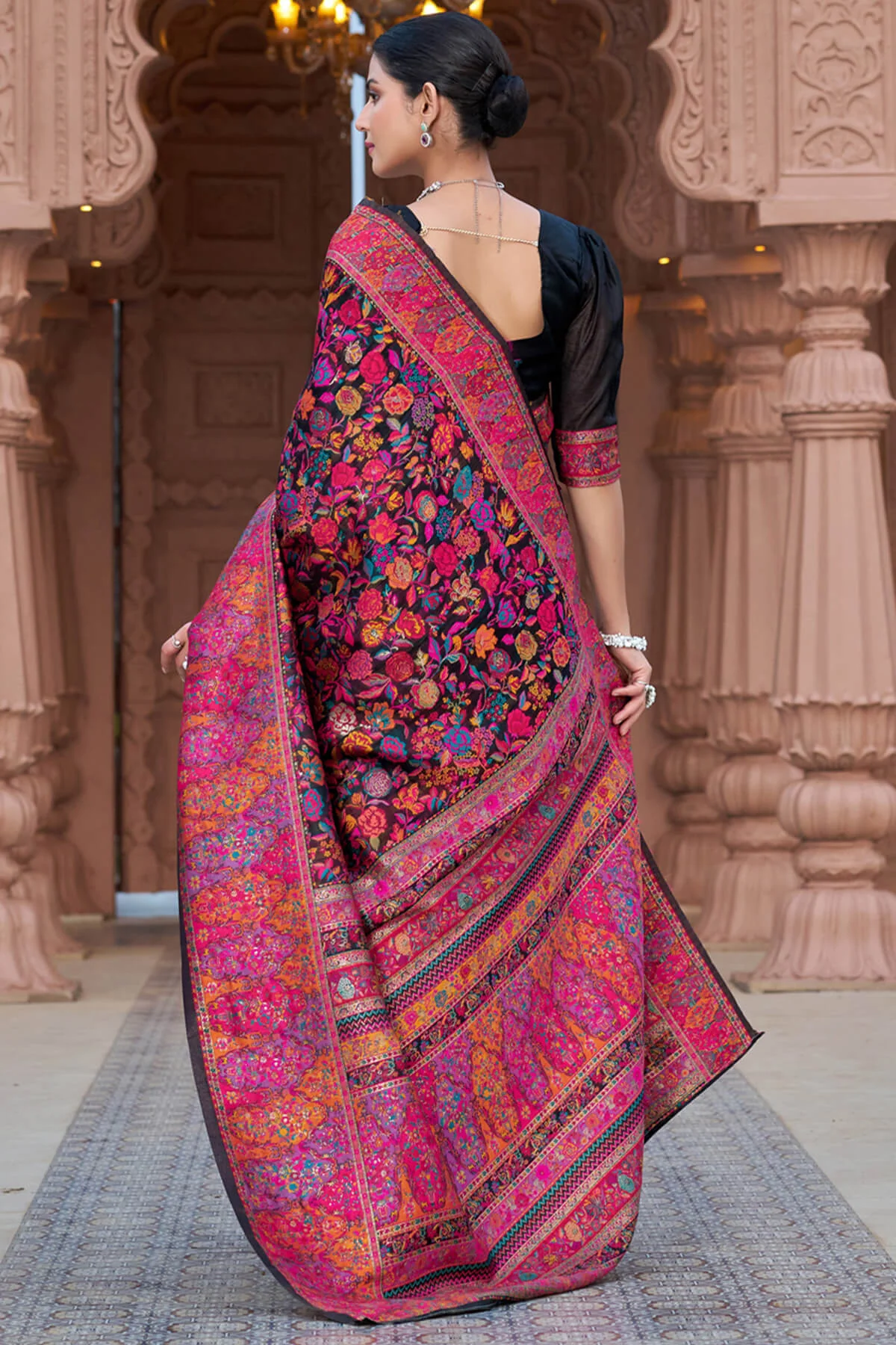 Mesmerising Black Pashmina Saree With Flaunt Blouse Piece - Image 6