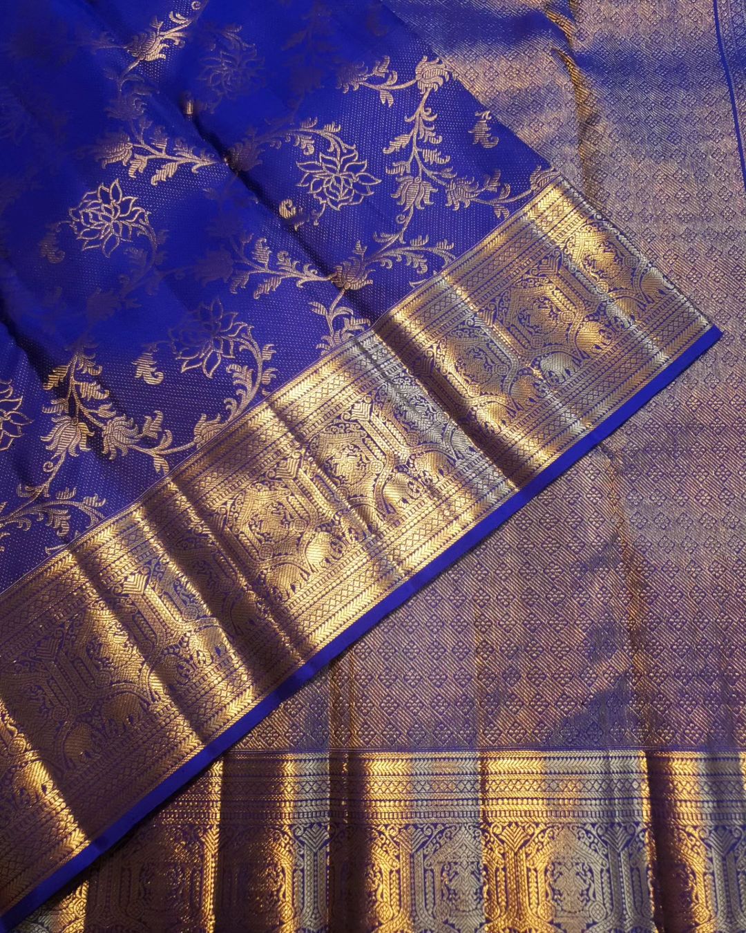 Mesmerising Royal Blue Soft Banarasi Silk Saree With Evocative Blouse Piece - Image 6