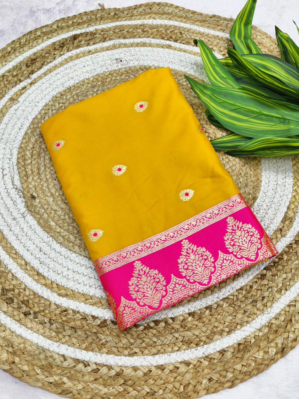 Mesmerising Yellow Pure Zari Weaving Banarasi Silk Saree With Quintessential Blouse Piece - Image 2