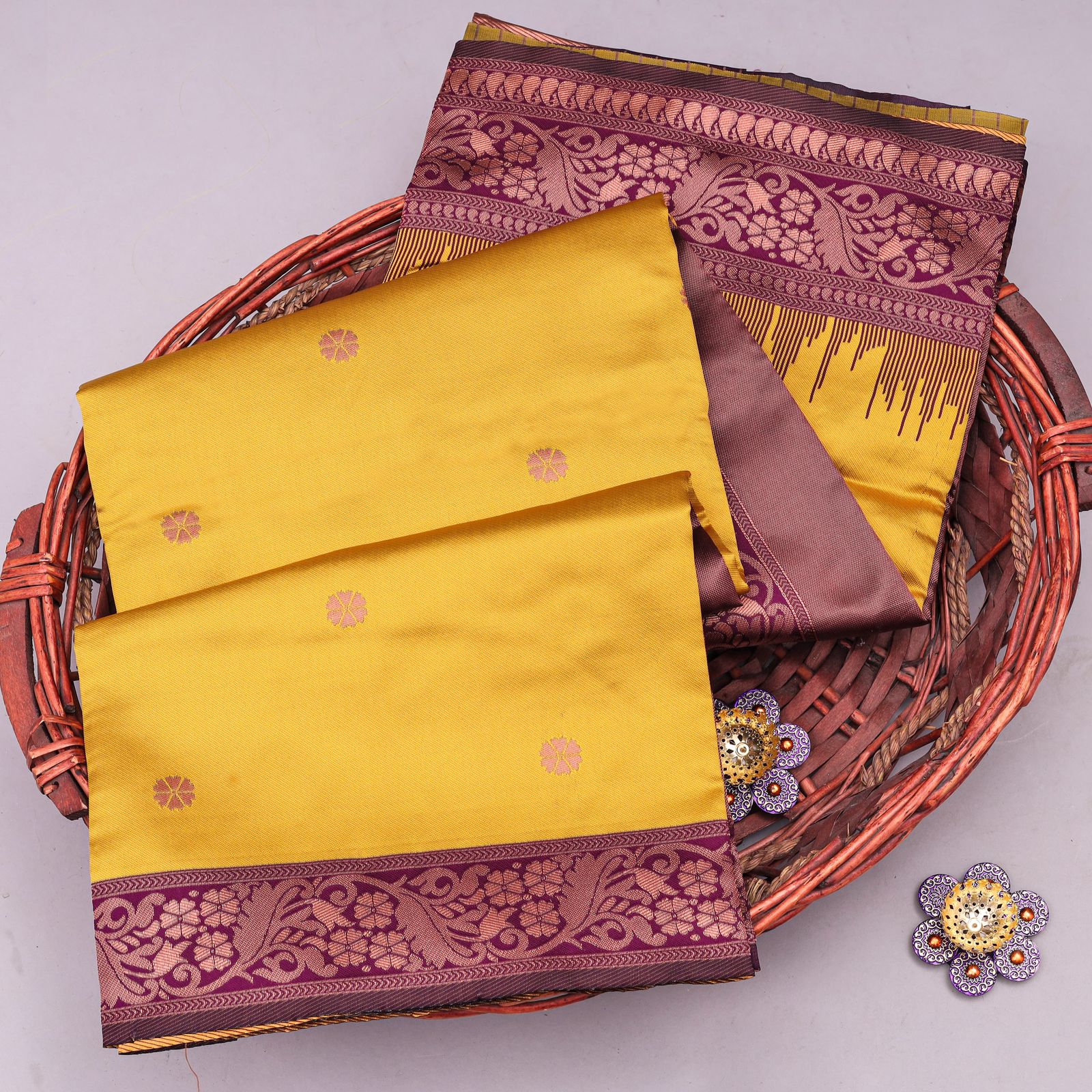 Mesmerising Yellow Soft Silk Saree With Demanding Blouse Piece - Image 3