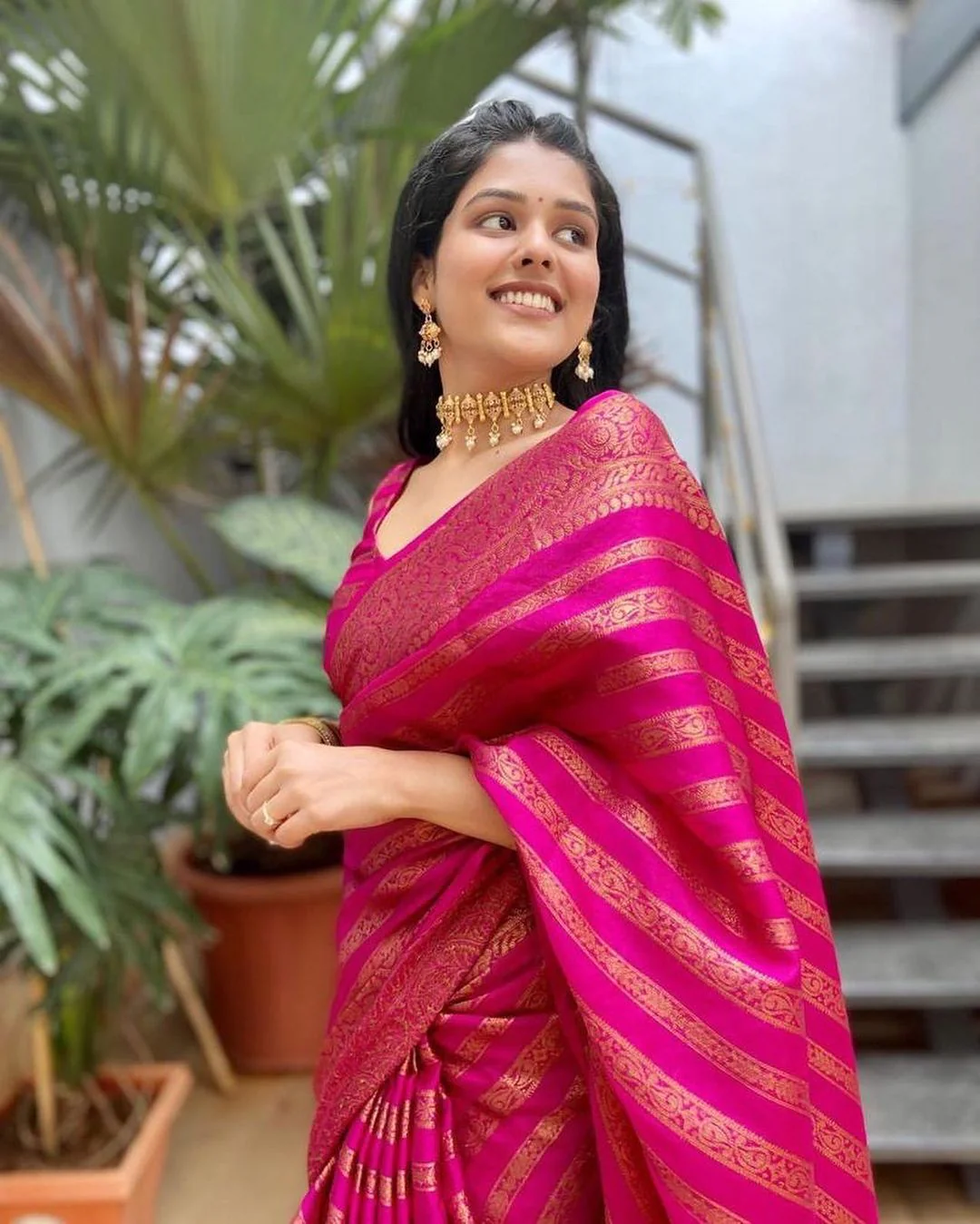 Mesmerizing Pink Soft Silk Saree With Stylish Blouse Piece - Image 3
